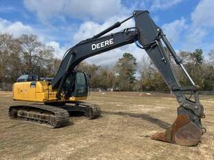 2020 John Deere 210G LC