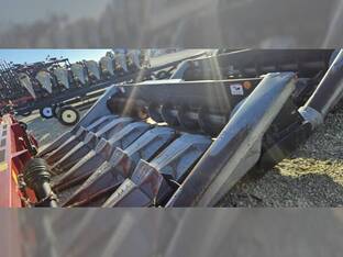 1988 Gleaner HUGGER 630