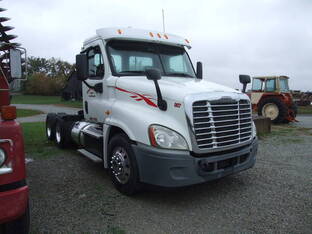 Freightliner CA11342DC - CASCADIA