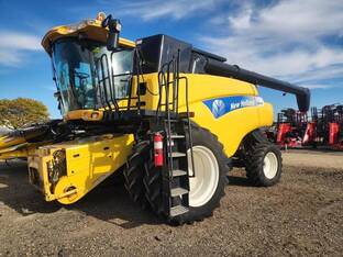 2011 New Holland CR9040