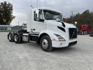 2021 Volvo VNR64T300