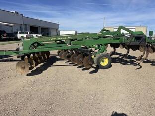 2003 John Deere 2700