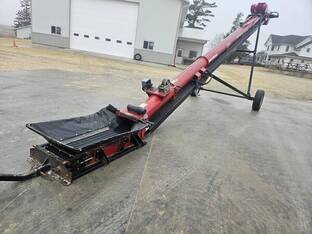 2016 Universal 1535 SHORT FIELD LOADER TD