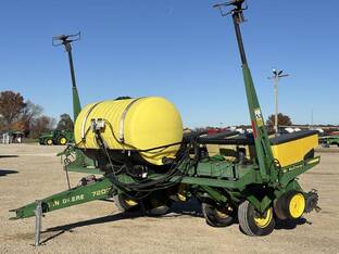 John Deere 7200