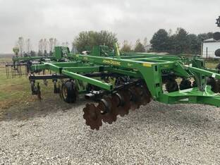2011 John Deere 2700