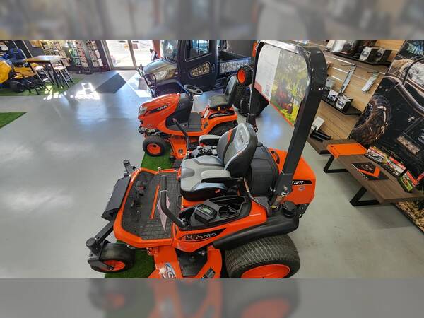 0 Kubota ZD1211