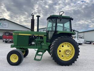 1990 John Deere 4255