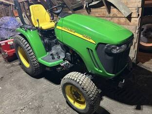 2010 John Deere 3320