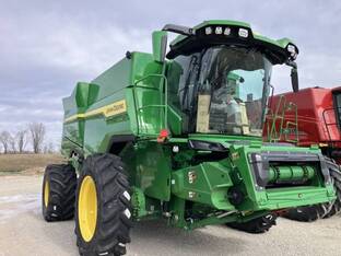 2025 John Deere S7 700