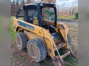 2004 John Deere 320