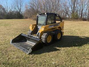 2004 John Deere 320