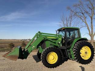 2007 John Deere 7520