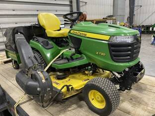 2017 John Deere X730
