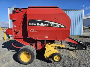2004 New Holland BR740