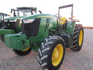 John Deere 6105E