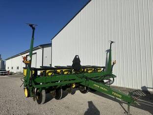 1989 John Deere 7200