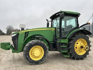 2012 John Deere 8260R