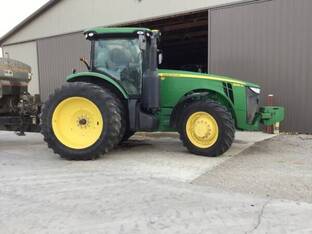2011 John Deere 8235R