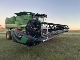 2022 MacDon Industries FD135