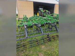 2014 John Deere 2210