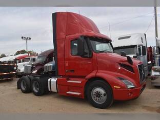 2021 Volvo VNR64T300