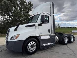 2020 Freightliner CASCADIA 126