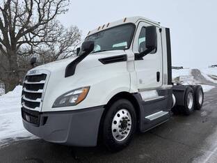 2020 Freightliner CASCADIA 126