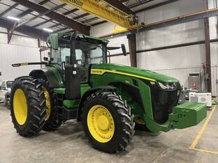 2023 John Deere 8R 250