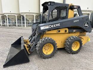 2022 John Deere 330G