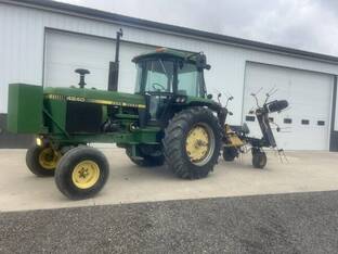 John Deere 4240