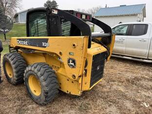 2005 John Deere 328
