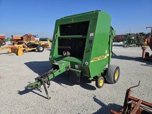 2001 John Deere 567