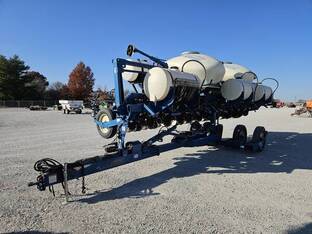 2012 Kinze 3660