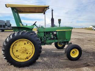 John Deere 3020