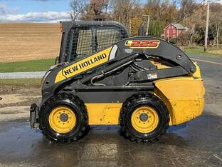 2013 New Holland L225