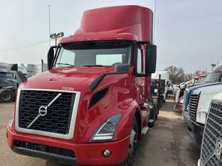 2022 Volvo VNR64T300
