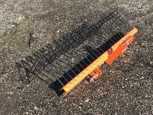 Misc 5 FT. STRAW RAKE