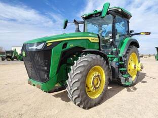 2022 John Deere 8R 370
