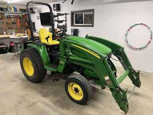 2012 John Deere 3320