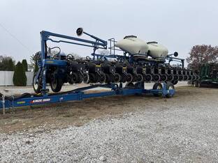2022 Kinze 3605