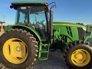 2015 John Deere 6105D