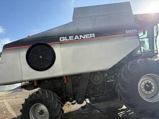 2004 Gleaner R65