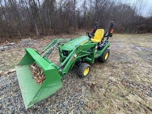 2017 John Deere 1025R