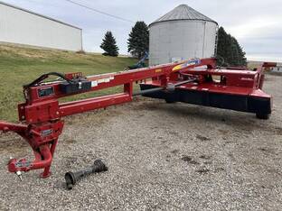 2011 New Holland H7450