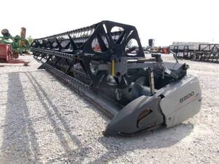 2007 Gleaner 8200-30R