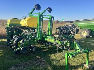 2015 John Deere 1775NT