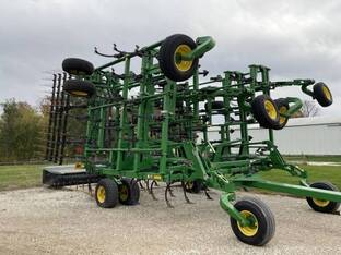 2016 John Deere 2210