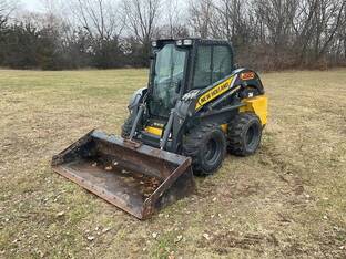 2017 New Holland L220