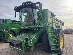 2025 John Deere S7 700