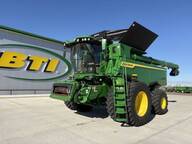 John Deere S7 700